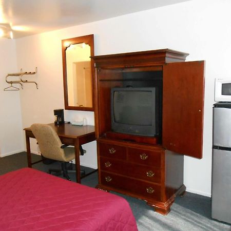 Midway Inn Cedar Falls Bagian luar foto